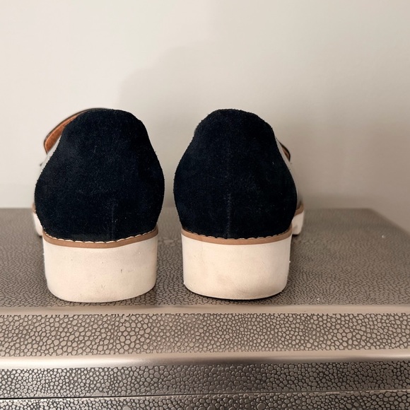 Vionic Shiny Black Loafers with White Sole - Picture 8 of 9